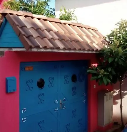 Fullcolor House